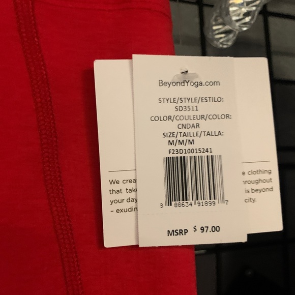 Beyond Yoga out of pocket Capri Leggings - Picture 5 of 5